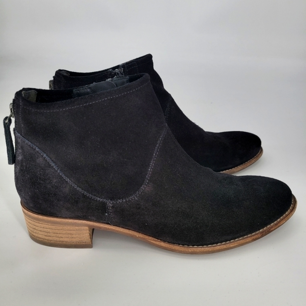 Paul green black suede small stacked heel round toe side zip booties size 6.5